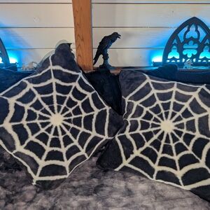 🕸️ NWOT Spiderweb Furry Pillows